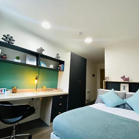 Chic Modern At Mannequin House In *