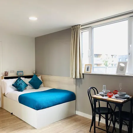 Chic Modern At Mannequin House In Apartment