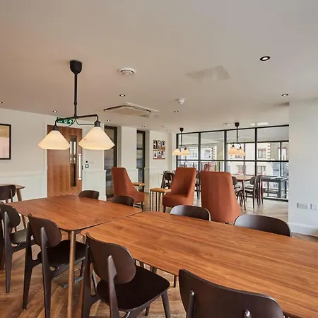Apartment Chic Modern At Mannequin House In London