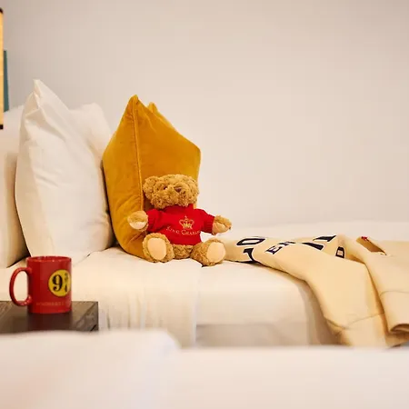 Huttons Hotel, Victoria فندق 3*