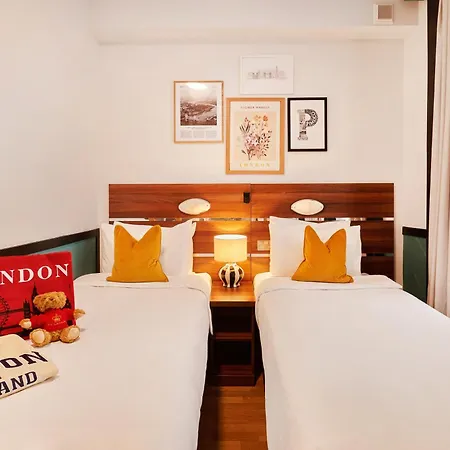 Huttons Hotel, Victoria 3* لندن