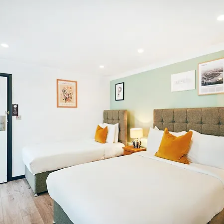 Huttons Hotel, Victoria