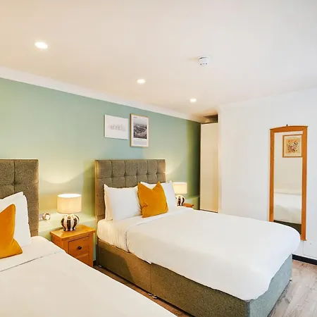 Huttons Hotel, Victoria