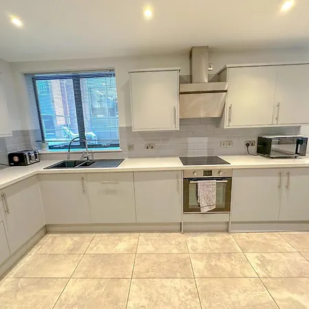 Baker Street Apartment *
