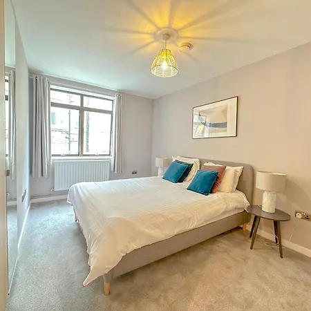 Baker Street Apartment *