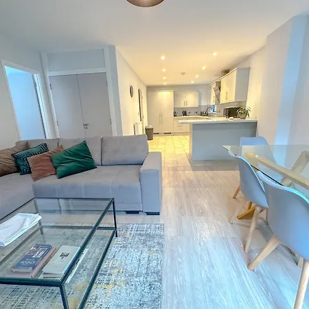 Baker Street Apartment