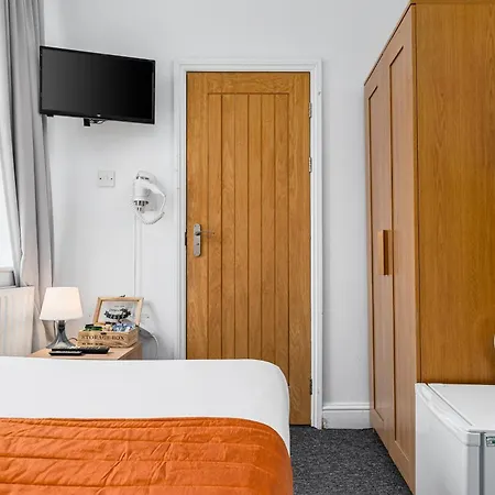 Ryam Bed and Breakfast 2*
