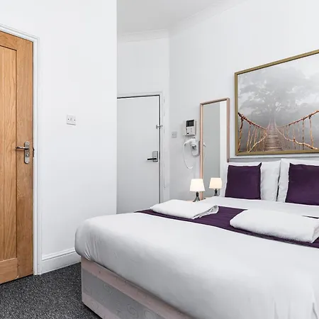 Ryam Bed and Breakfast 2*