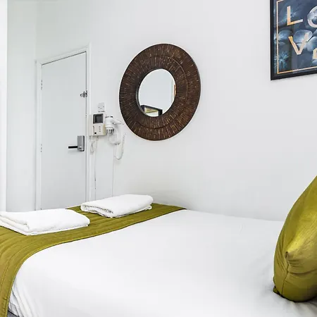 Ryam Bed and Breakfast 2*