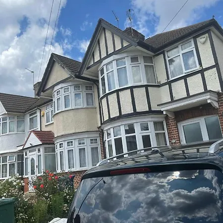 Apartment Cosy Relaxing 4 Bed With 2 Parking Space Hatch End
