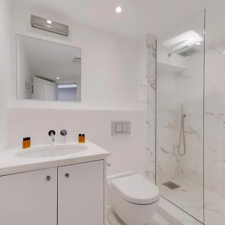 Sir Hans Sloane Apartment *