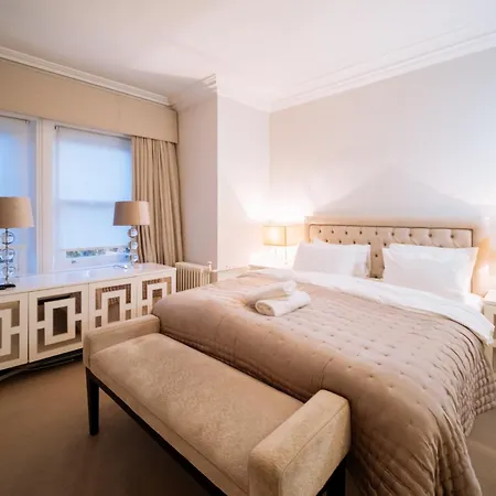 Sir Hans Sloane Apartment *