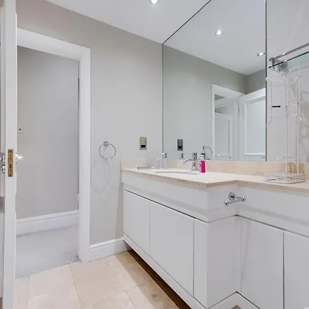 Sir Hans Sloane Apartment London