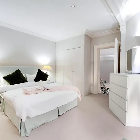 Sir Hans Sloane Apartment *