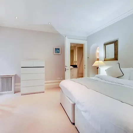 Sir Hans Sloane Apartment London