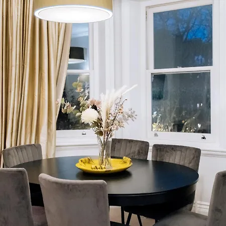 Sir Hans Sloane Apartment *