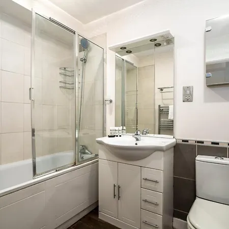 Guestready - Lovely Ground Floor Duplex With Patio In Southbank דירה לונדון