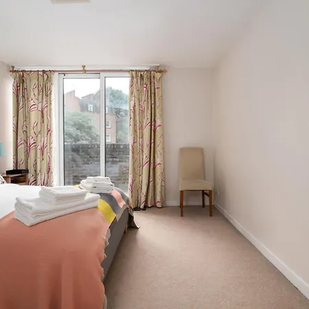 Apartment Guestready - Lovely Ground Floor Duplex With Patio In Southbank London