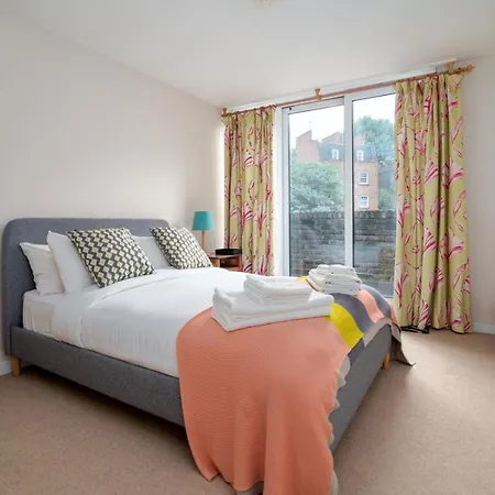 Guestready - Lovely Ground Floor Duplex With Patio In Southbank London