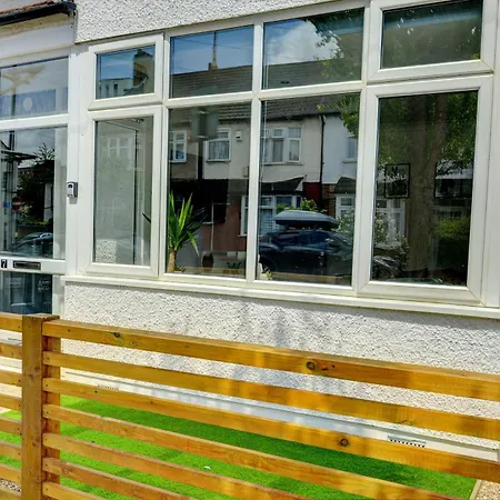 The Cedars Luxury Fantastic Location 15 Minutes From Gatwick 13 Minutes To London Bridge * South Norwood