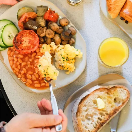 Hotel Tribe Canary Wharf 4*