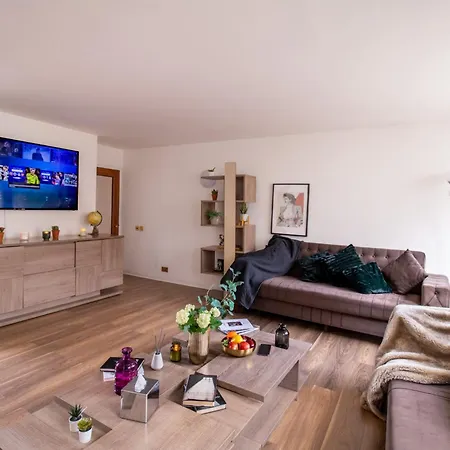 Apartment Spacious 2-bedroom In Piccadilly 6100p London