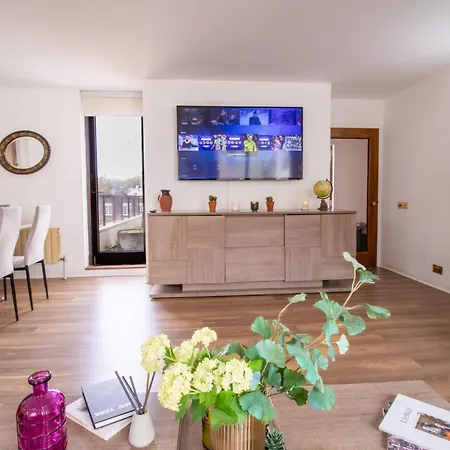 Spacious 2-bedroom In Piccadilly 6100p Apartment *