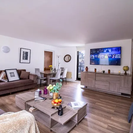 Apartment Spacious 2-bedroom In Piccadilly 6100p *