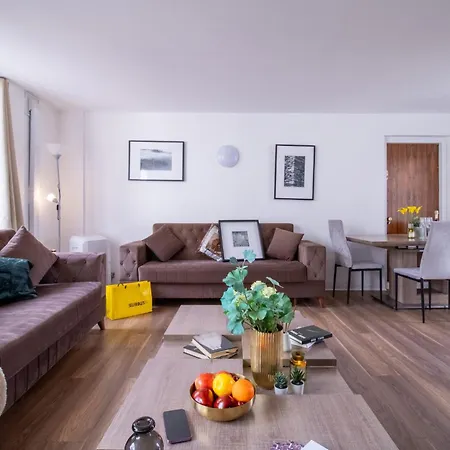 Spacious 2-bedroom In Piccadilly 6100p Apartment London