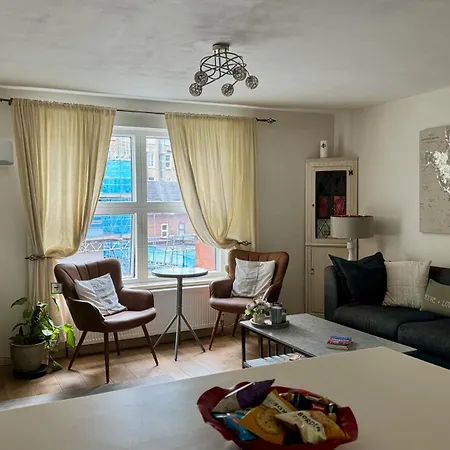 Super Beautiful Three Bedroom * London