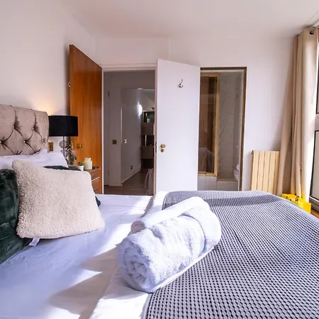Spacious 2-bedroom In Piccadilly 6100p