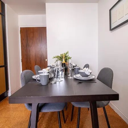 Apartment Spacious 2-bedroom In Piccadilly 6100p *