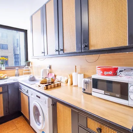 Spacious 2-bedroom In Piccadilly 6100p Apartment London