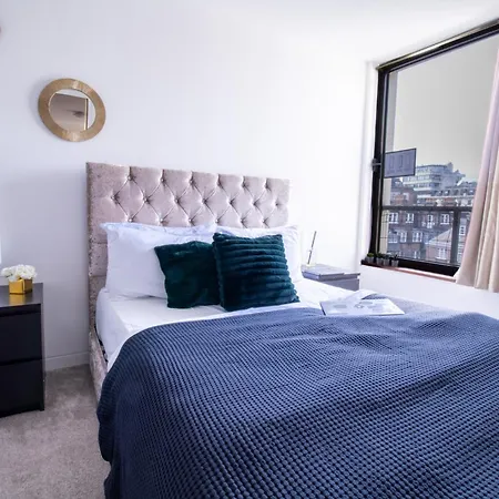Apartment Spacious 2-bedroom In Piccadilly 6100p London