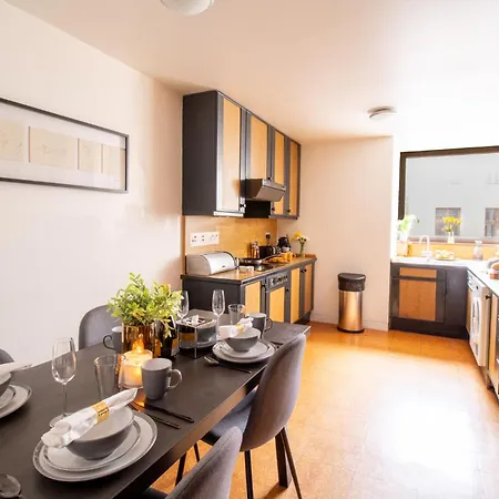 Spacious 2-bedroom In Piccadilly 6100p Apartment *