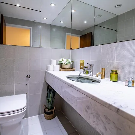 Spacious 2-bedroom In Piccadilly 6100p *