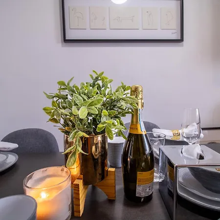 Spacious 2-bedroom In Piccadilly 6100p