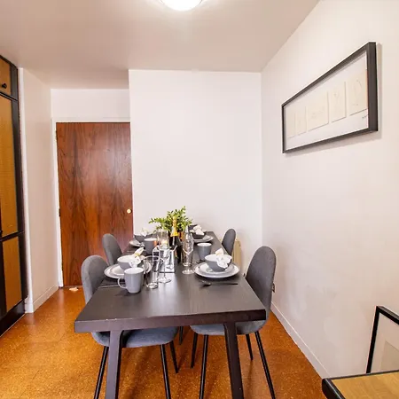 Spacious 2-bedroom In Piccadilly 6100p Apartment *