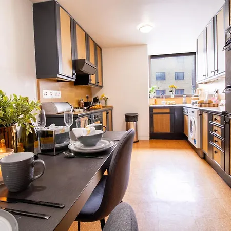 Spacious 2-bedroom In Piccadilly 6100p