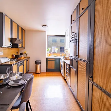 Spacious 2-bedroom In Piccadilly 6100p Apartment *