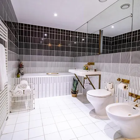 Apartment Spacious 2-bedroom In Piccadilly 6100p *