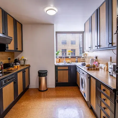Spacious 2-bedroom In Piccadilly 6100p Apartment London