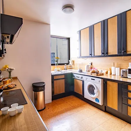 Spacious 2-bedroom In Piccadilly 6100p *