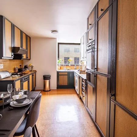 Apartment Spacious 2-bedroom In Piccadilly 6100p *