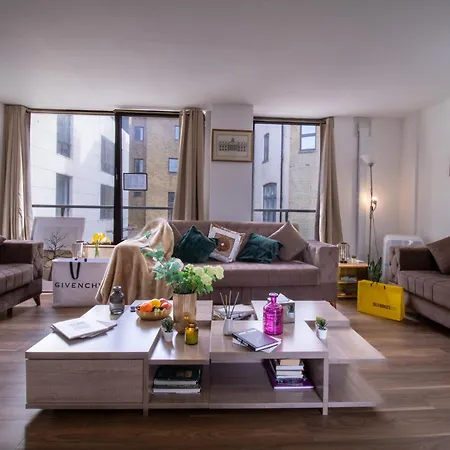 Apartment Spacious 2-bedroom In Piccadilly 6100p London