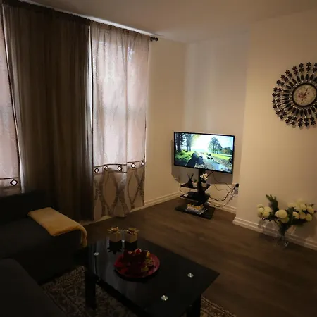 Luxury 1 Bedroom Flat In The Heart Of Wood Londýn