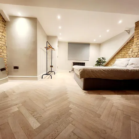 Contemporary 3 Bed House With Spacious Garden Close To Stratford & Canary Wharf Londyn