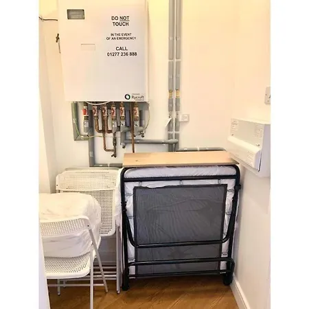 Dagenham 1 Bed Flat With Views Apartment *