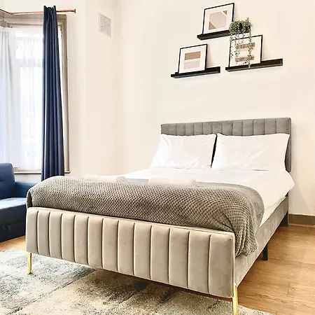 Entire 3 Bedroom With Garden In London Apartment Edmonton