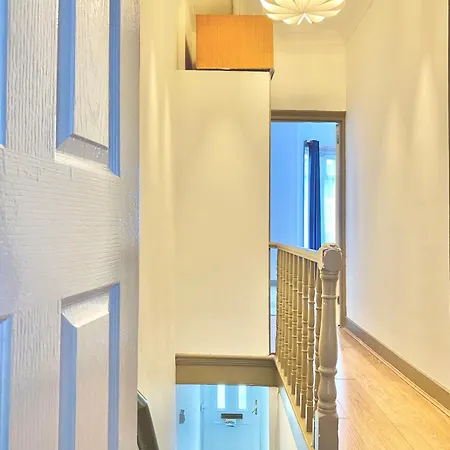 Entire 3 Bedroom With Garden In London Apartment